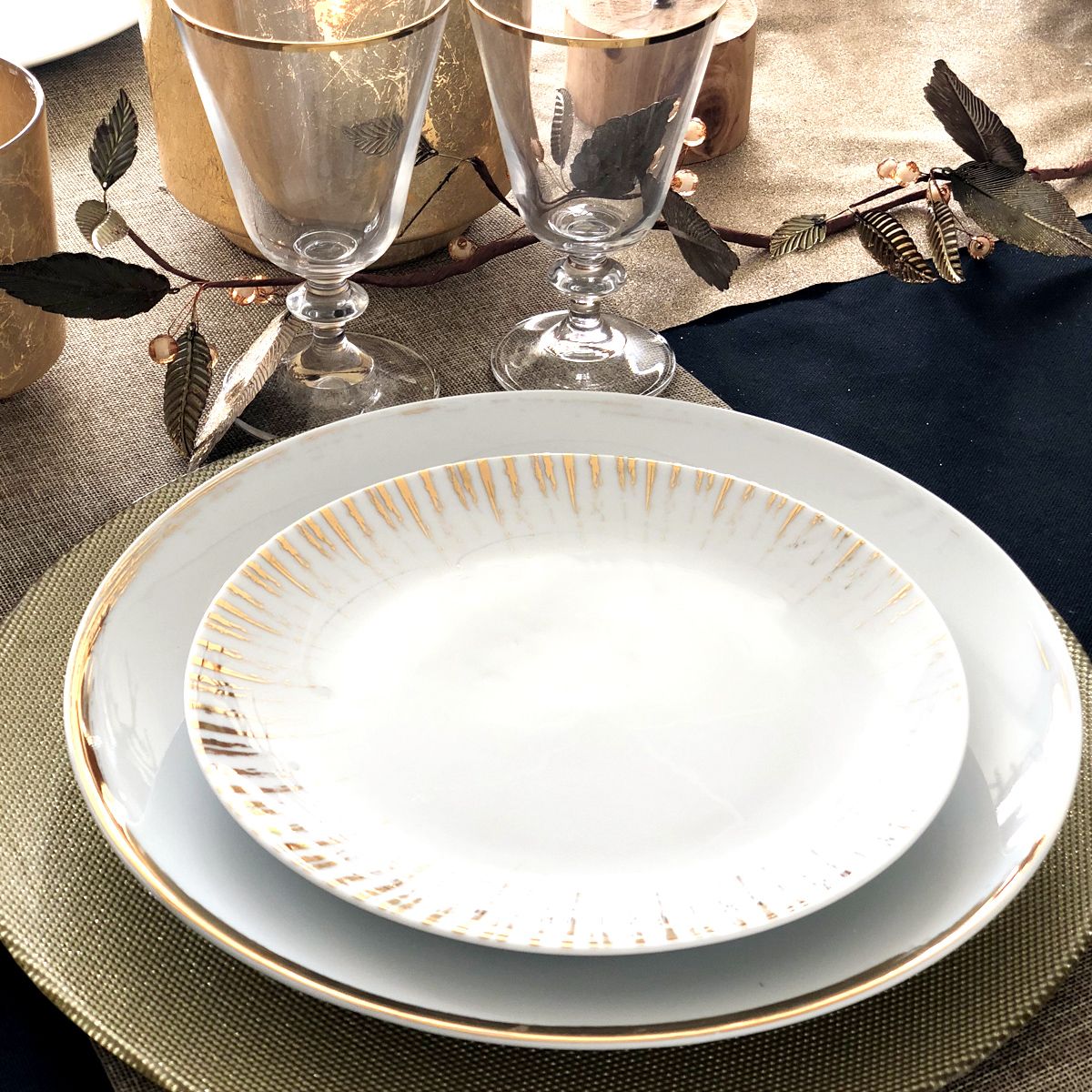 couvert porcelaine blanche set de table rond doré