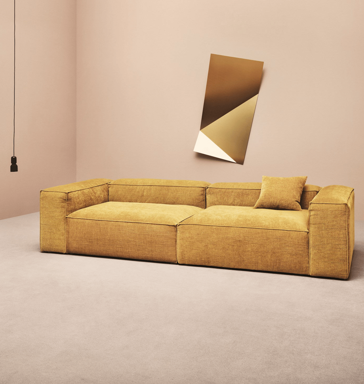 canapé sans pieds jaune velours côtelé salon spacieux rose - blog déco - clemaroundthecorner