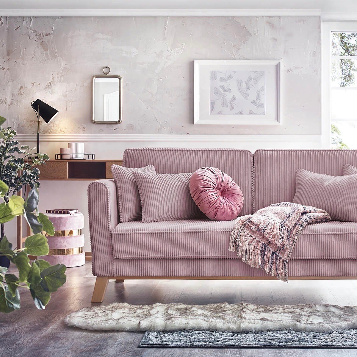 bobochic paris coussin rose salon tendance tapis fausse fourrure déco chic - blog déco - clematc