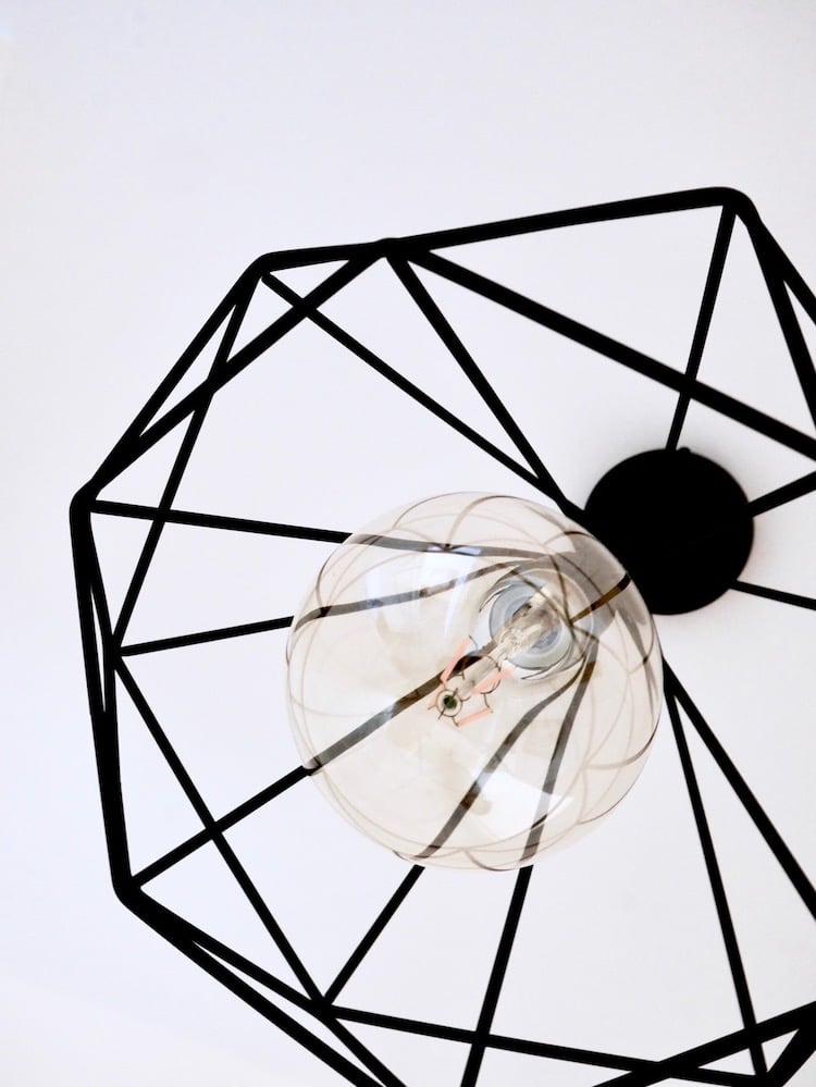 luminaire graphique hexagonal métal entre suspension métallique villa condroyer