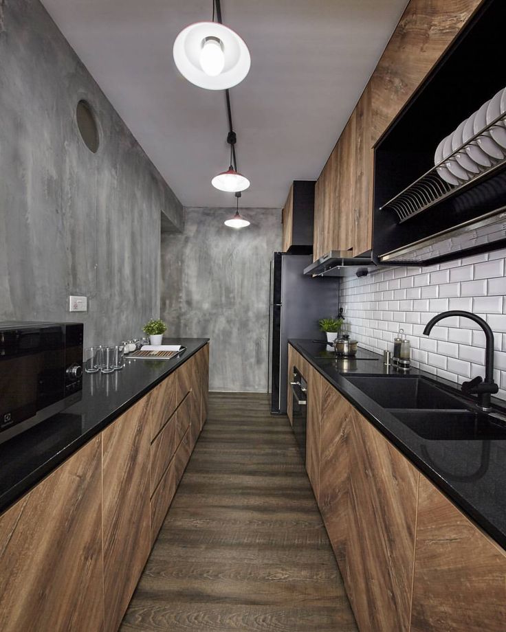 déco industrielle mur béton brut gris bois lamé plan de travail noir satiné