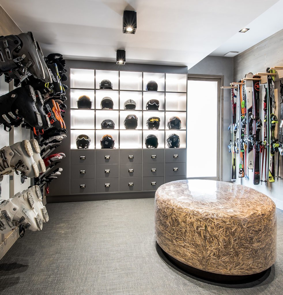 ski room assise marbre gris chalet familial blog déco