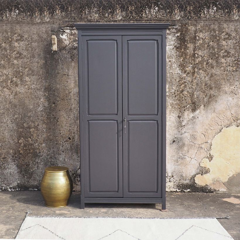 meuble gris double portes penderie étagère rangement vêtement chambre déco clemaroundthecorner