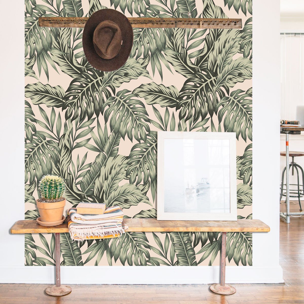 papier peint autocollant urban jungle vert beige banc bois déco vintage tropicale