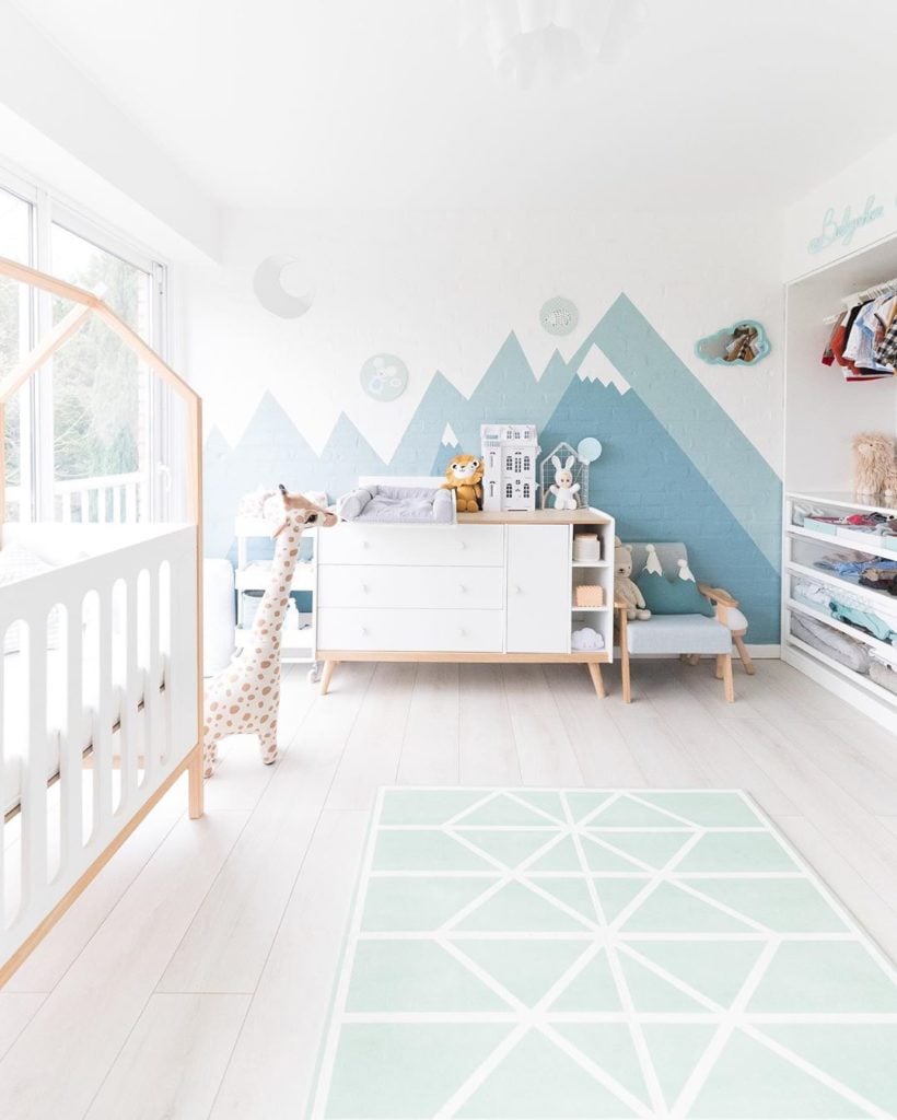 chambre bébé enfant scandinave peinture bleu vert eau design moderne - blog déco - clem around the corner
