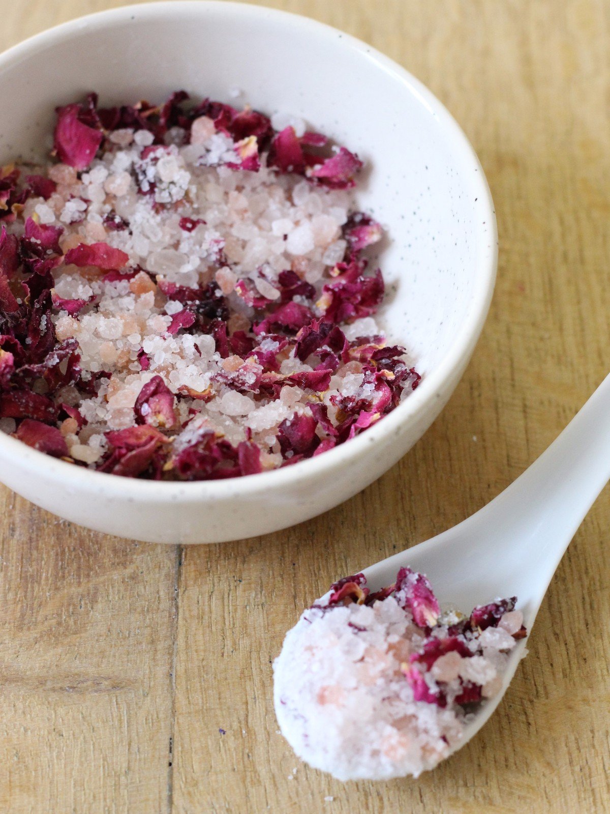 comment fabriquer sels de bain rose detoxifiant bien-être relaxant bio