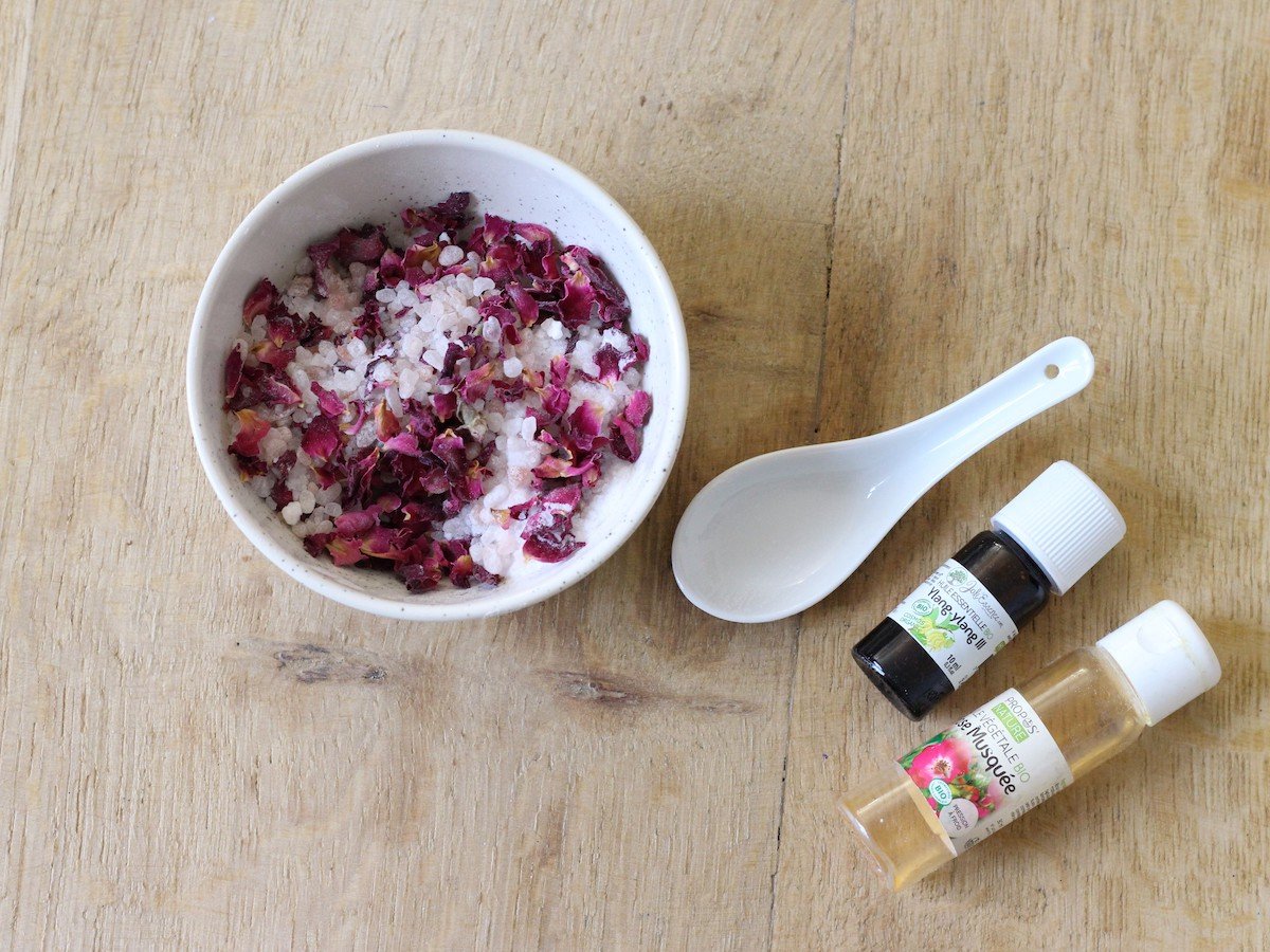 pouvoir huile essentielle ylang ylang végétale rose musquée