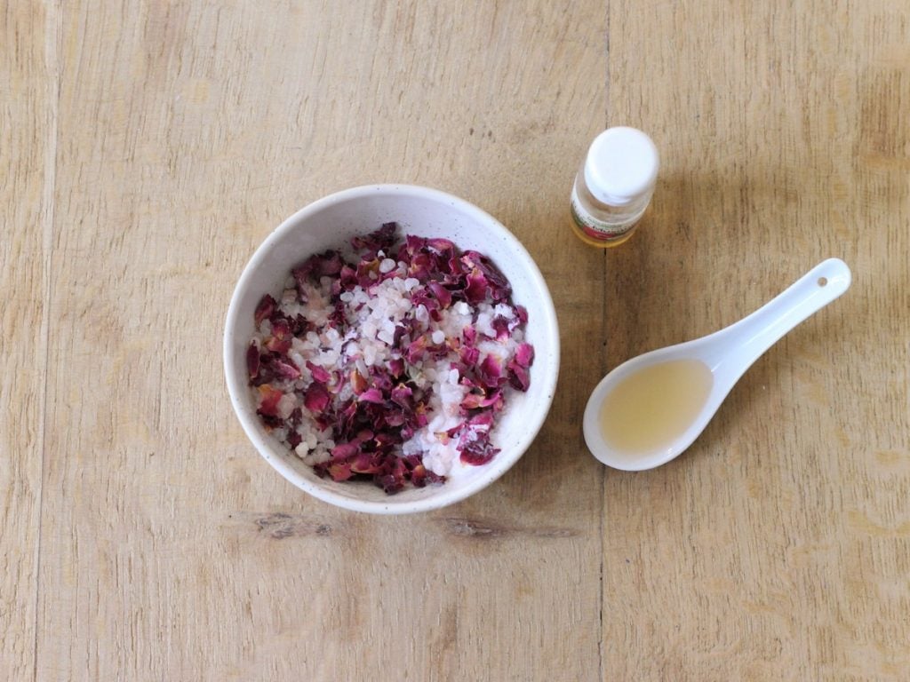 recette cosmétique idée cadeau fait maison huile végétale rose musquée - blog déco - clem around the corner