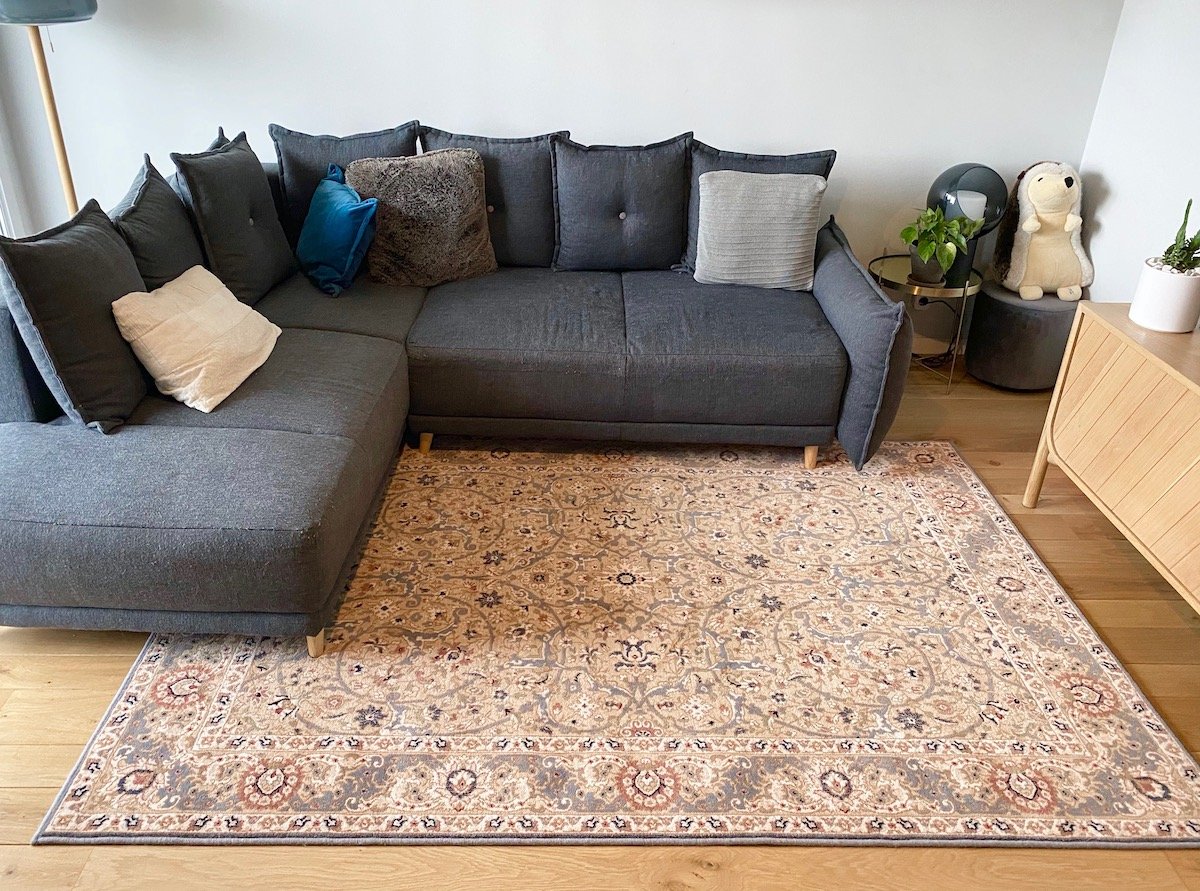 tapis moldave en laine pas cher grand salon beige rose design