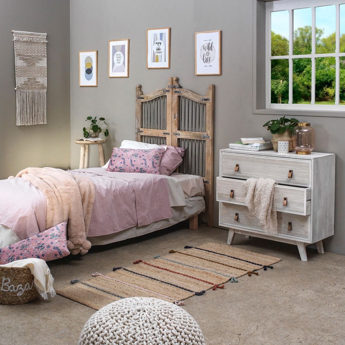 chambre enfant fille champêtre campagne portail bois fer métallique noir chambre ami enfant clemaroundthecorner