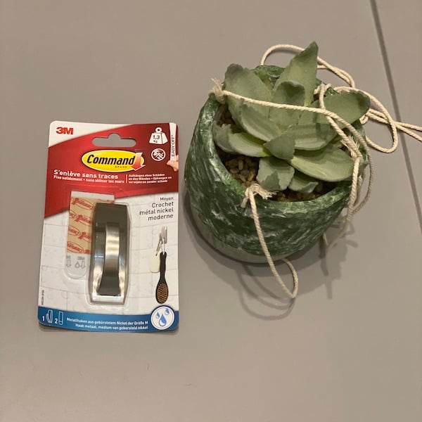 comment installer des crochets dans sa salle de bain sans percer 3m command