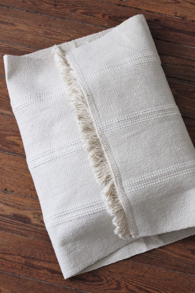 créer housse de coussin tissu tapis ikea hack frange - clem around the corner