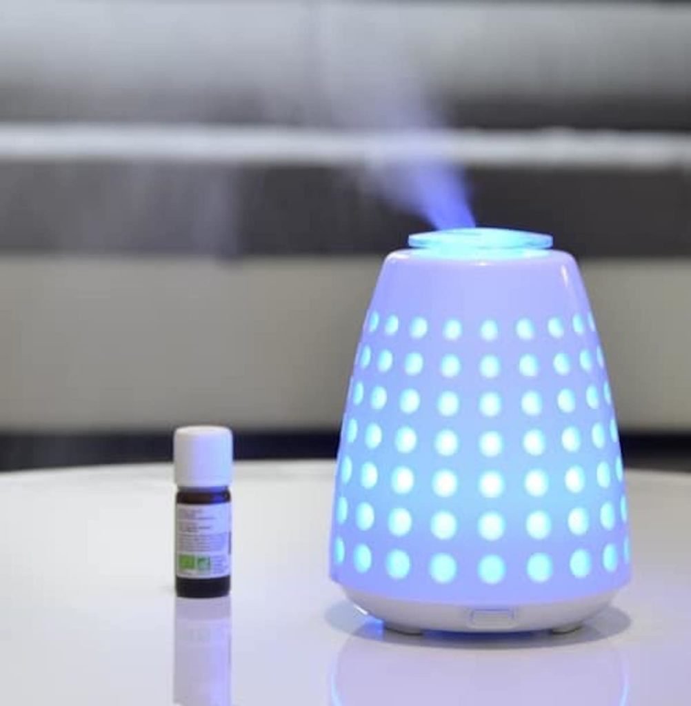 diffuseur d huiles essentielles ultrasonique brumisation fira - blog déco - clemaroundthecorner