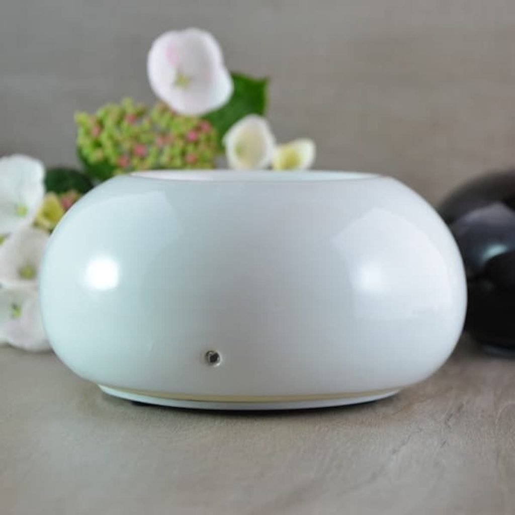 diffuseur par chaleur douce cozy blanc aromathérapie - blog déco - clemaroundthecorner