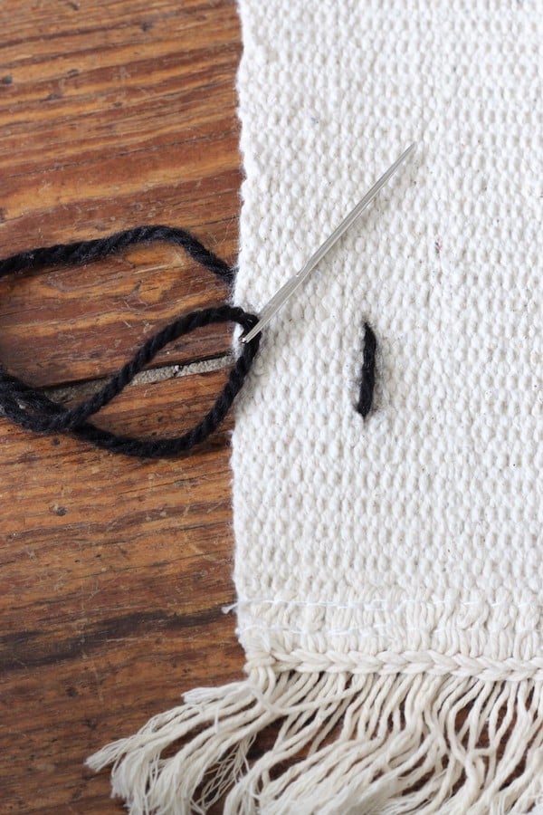 ikea hack tapis sortso broderie noir dessin