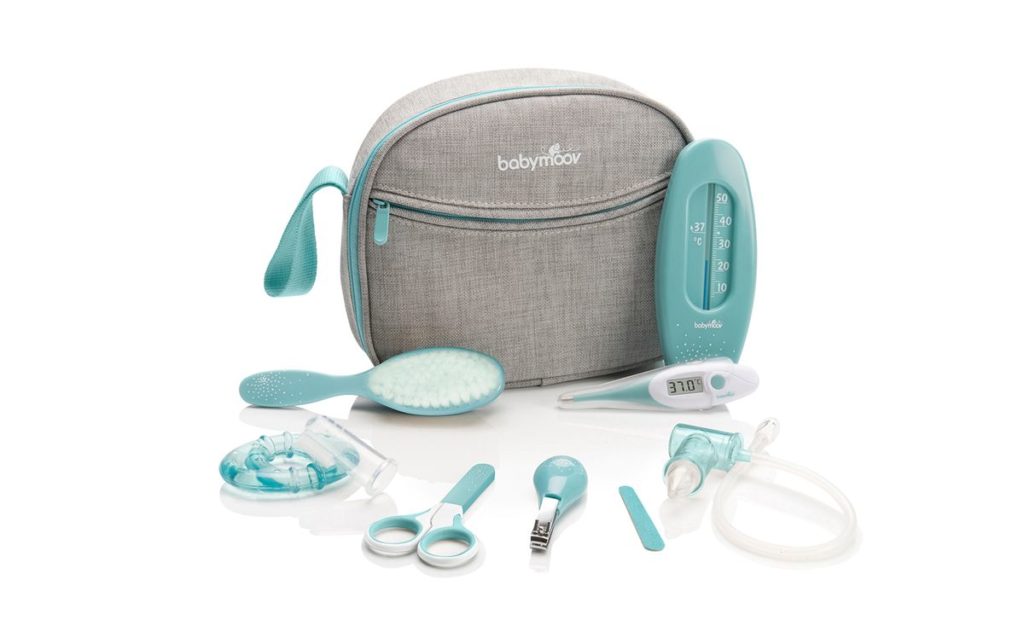 trousse soin naissance liste valise de maternité toilette bébé