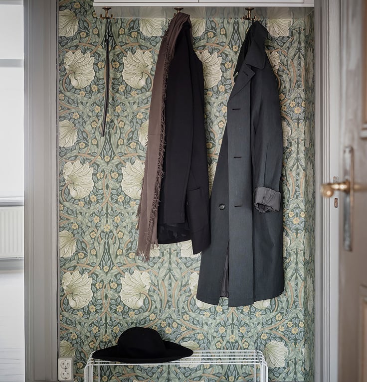 blog clematc papier peint floral tons verts rétro porte manteau