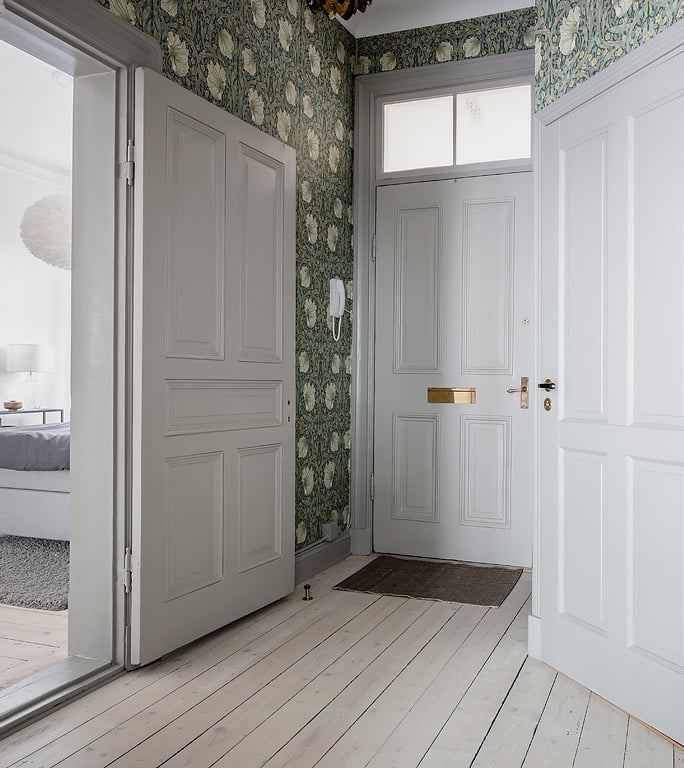 blog clematc papier peint aux tons verts vintage hall d'entrée