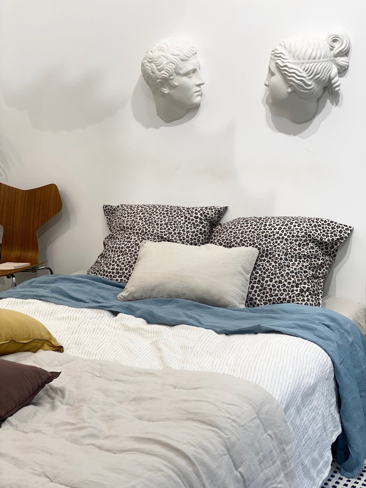 chambre décoration murale visage statue grecque design blog clemaroundthecorner