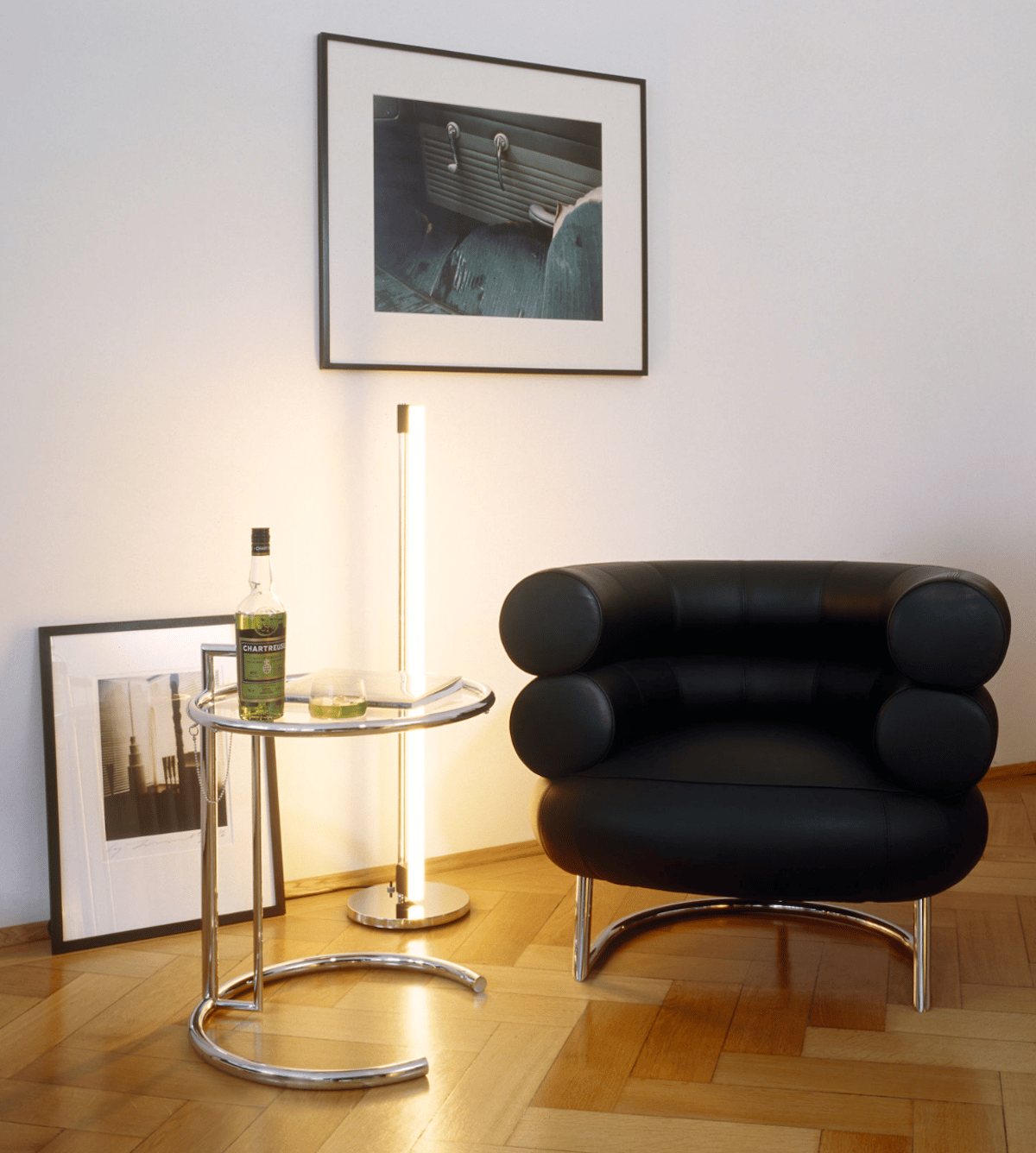 fauteuil bibendum eileen gray cuir noir table basse E1027 - blog déco - clemaroundthecorner