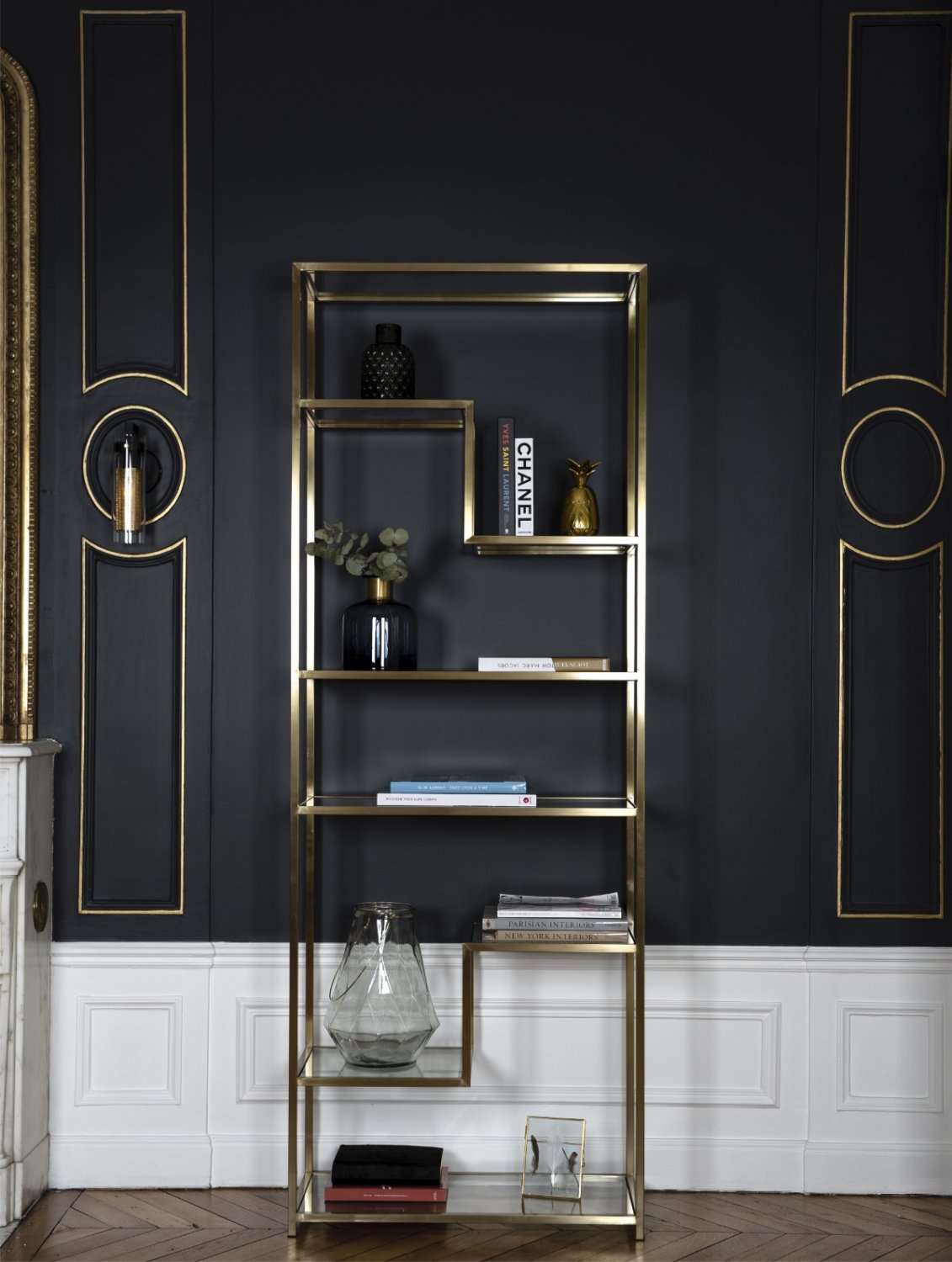 bibliothèque dorée verre graphique déco chic rangement fonctionnel