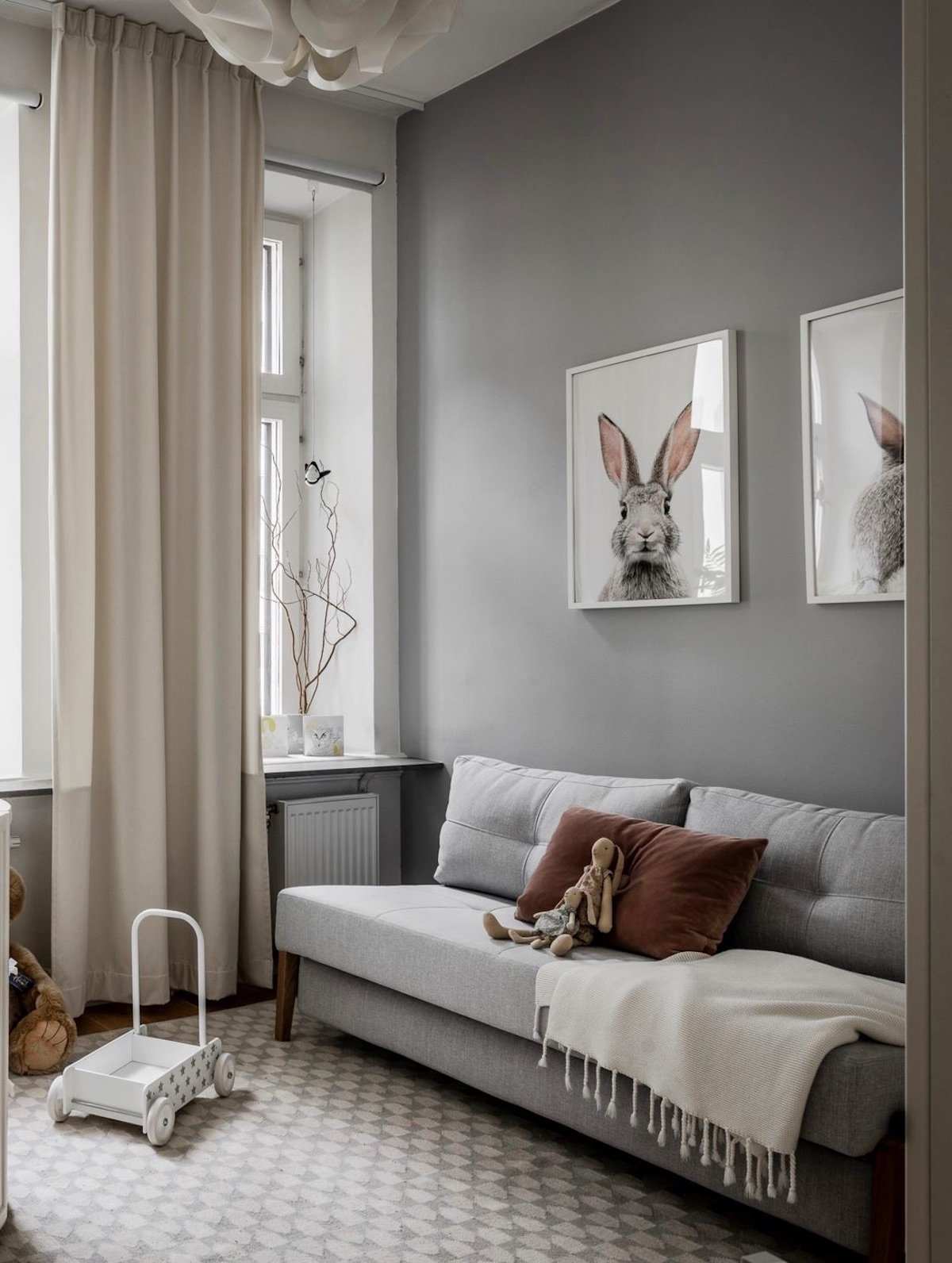 chambre bébé gris blanche décoration nordique canapé lit ami convertible