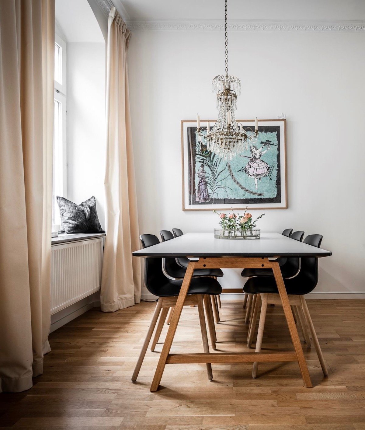 idée décoration salle à manger table tréteau bois plateau béton lustre
