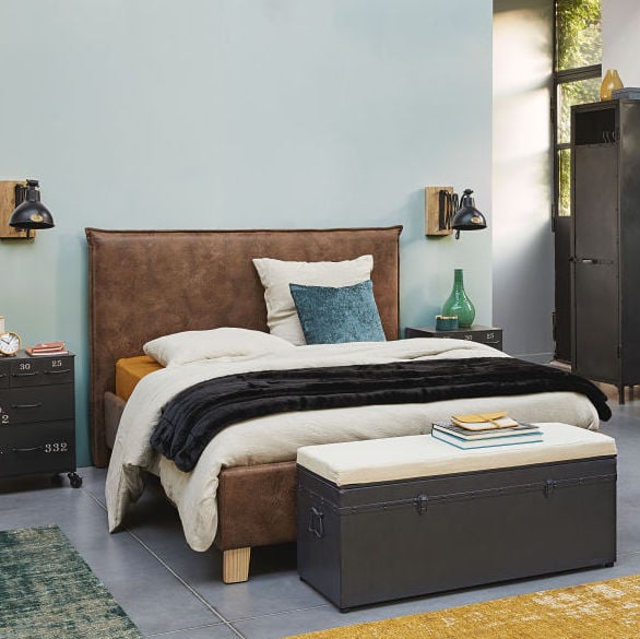 lit en suédine marron déco chambre industrielle accessoire métallique gris noir blog clematc