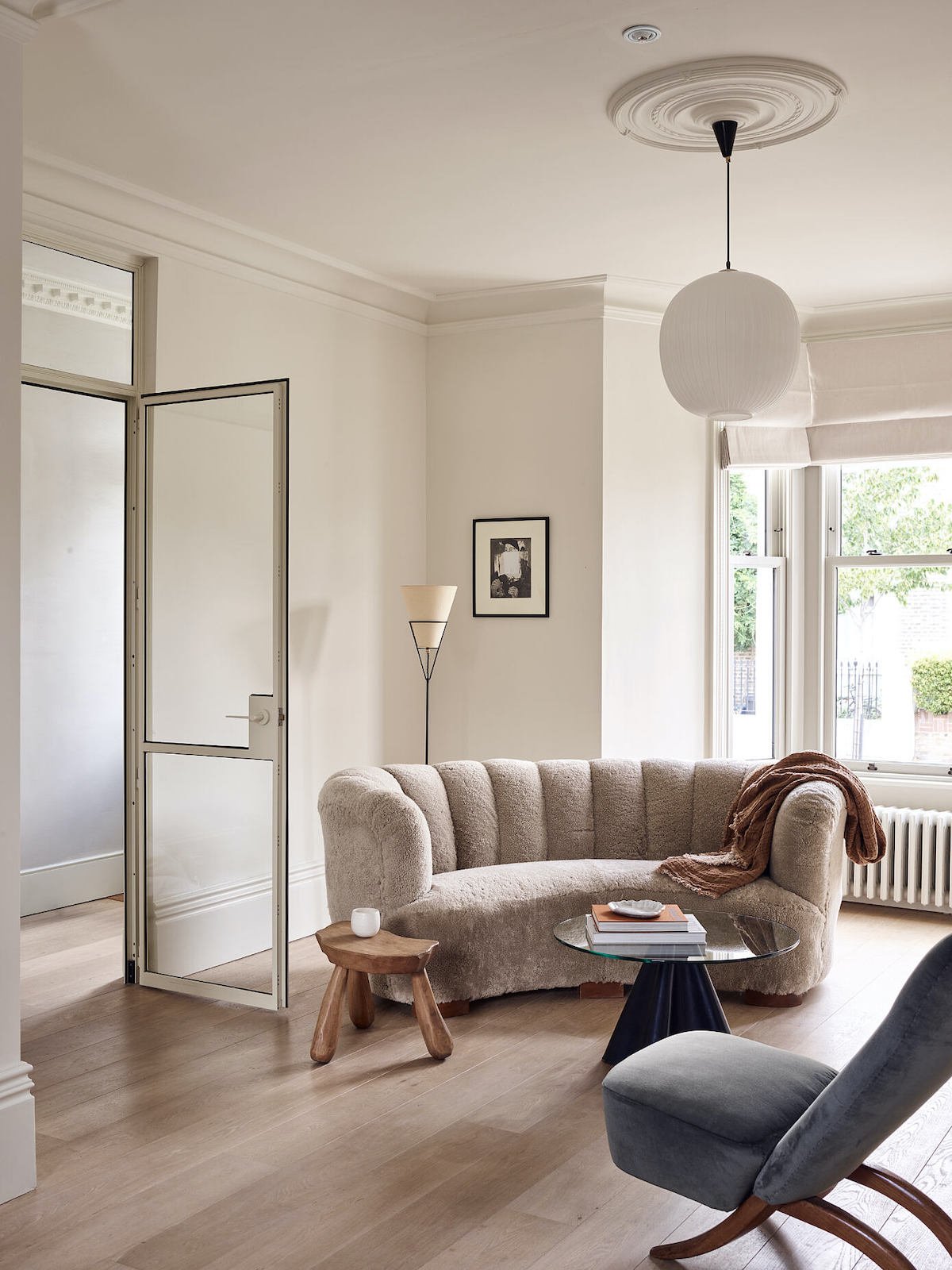 salon canapé demi lune cercle arrondi habitat de la capitale anglaise