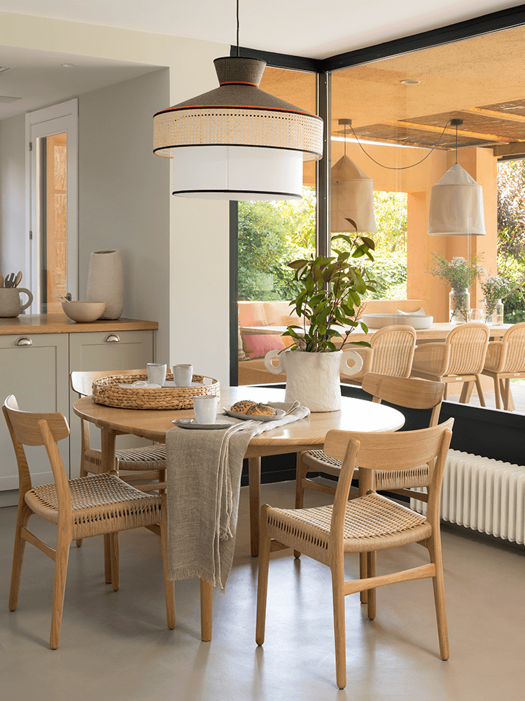 table ronde suspension rotin tissu blanc kaki chaise bois cannage style scandinave