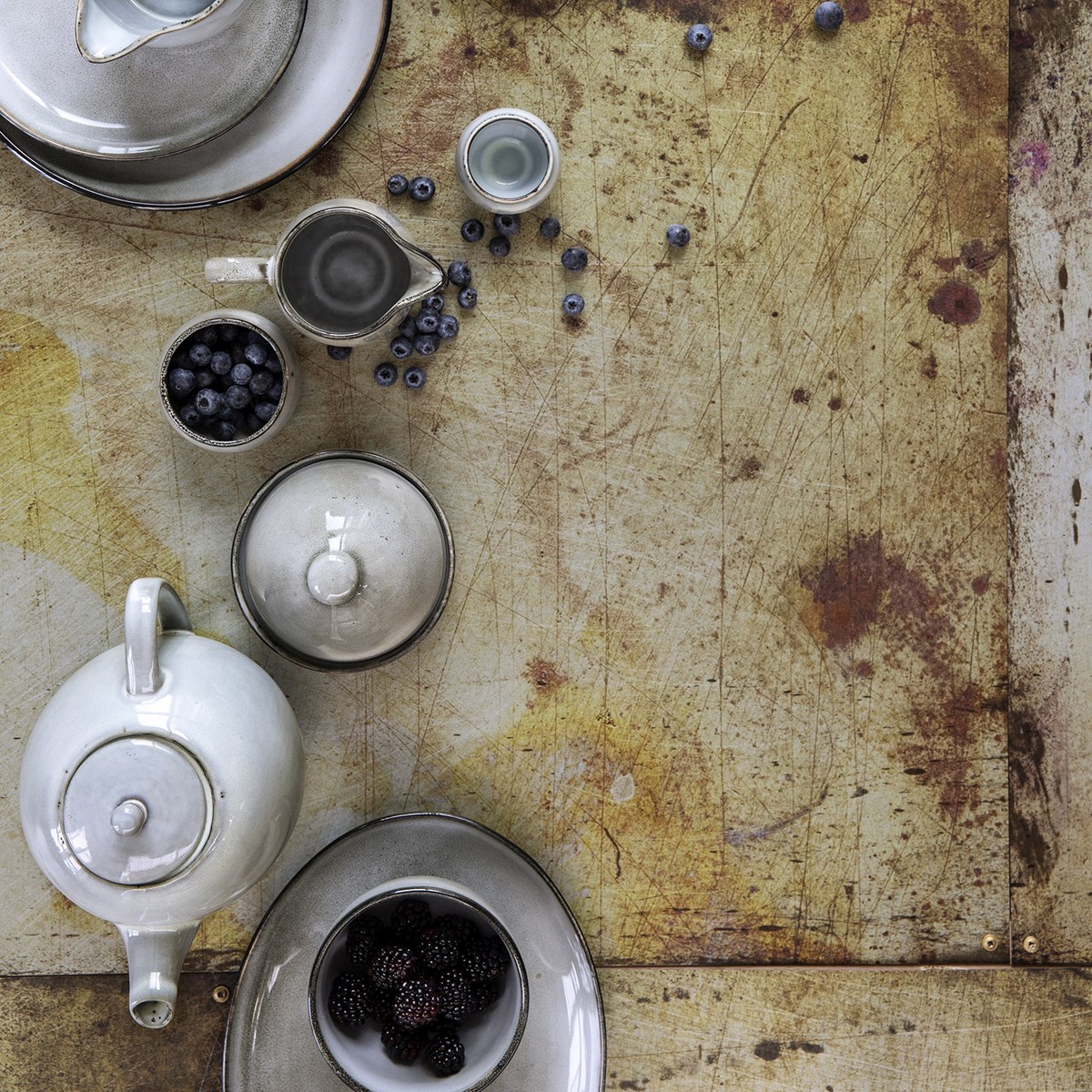 ustensile accessoire rustique vintage porcelaine grise blanc