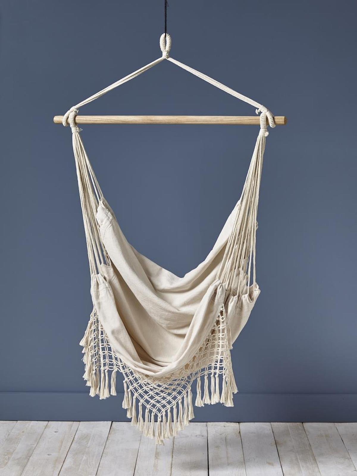 chaise hamac en bois et macramé bohème design - blog déco - clematc