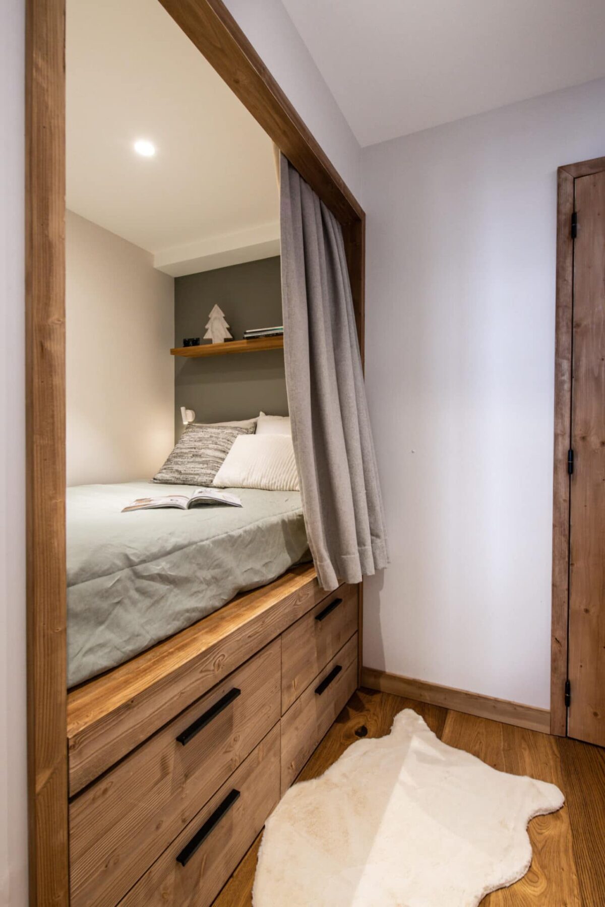 chambre couloir chalet petit appartement à Val d'Isère famille pied des pistes