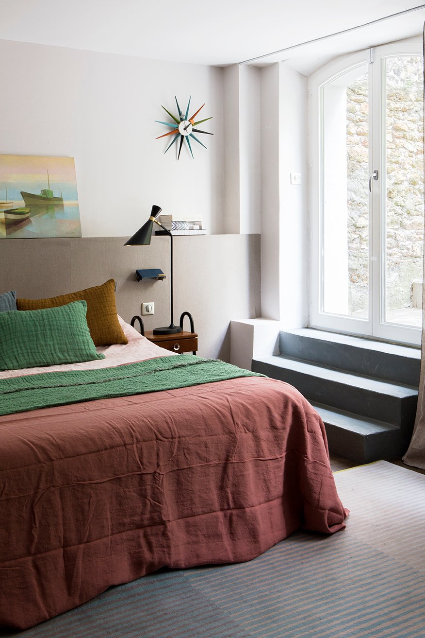 chambre souplex design draps en lin terracotta housse couette verte prairie