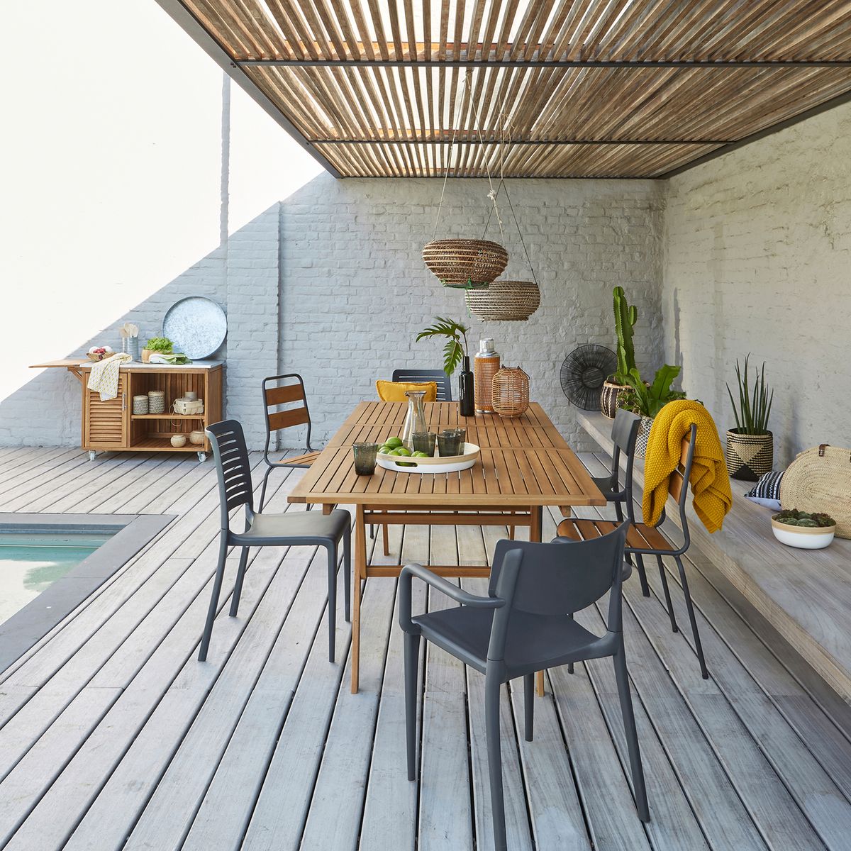 comment protéger sa terrasse du vent bois pluie entretien pergola - blog déco - clem around the corner