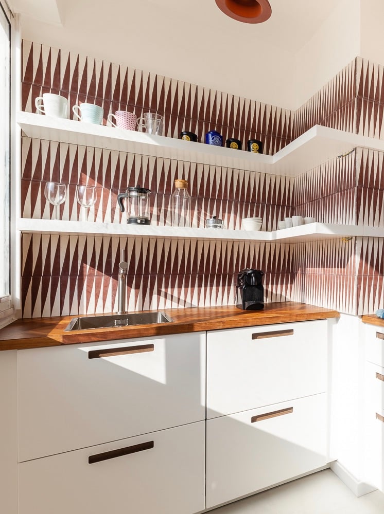 cuisine années 50 fifties Marseille blanche marron carreau crédence losange