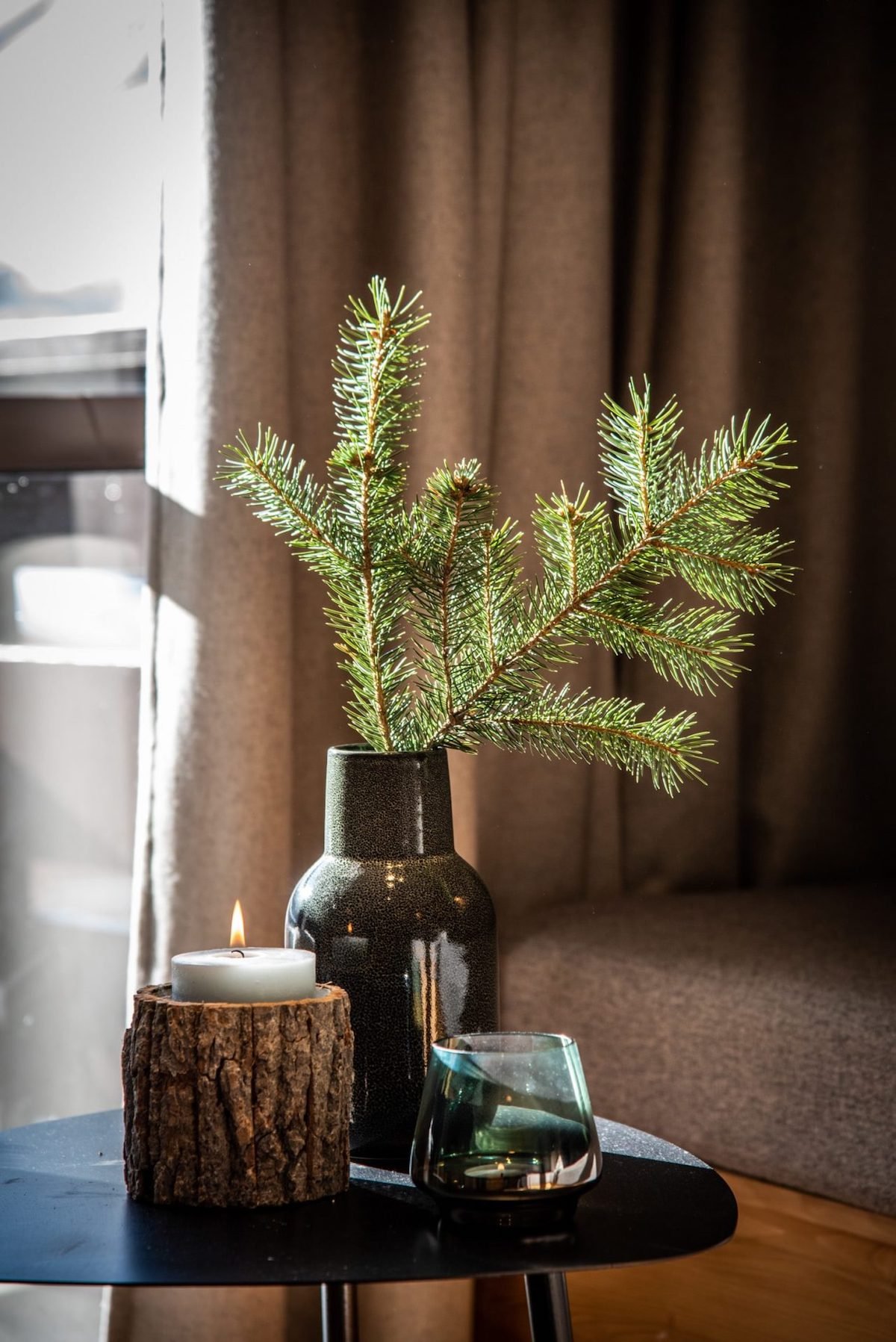 décoration hygge vase verre fumé branche de sapin bougeoir tronc diy blog clemaroundthecorner