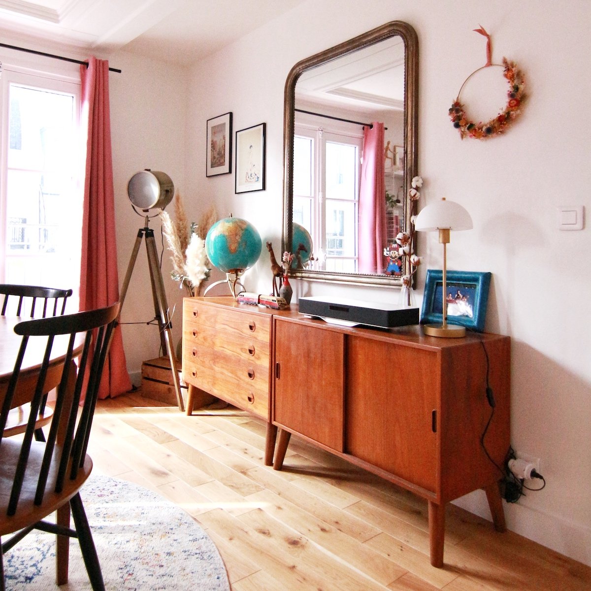 meuble en teck miroir vieilli doré déco murale fleurs séchées