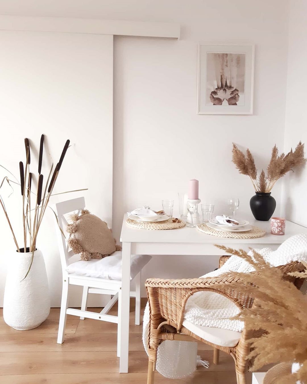 salle à manger blanche nature marron beige herbe de la pampa fleur géante séchée épi