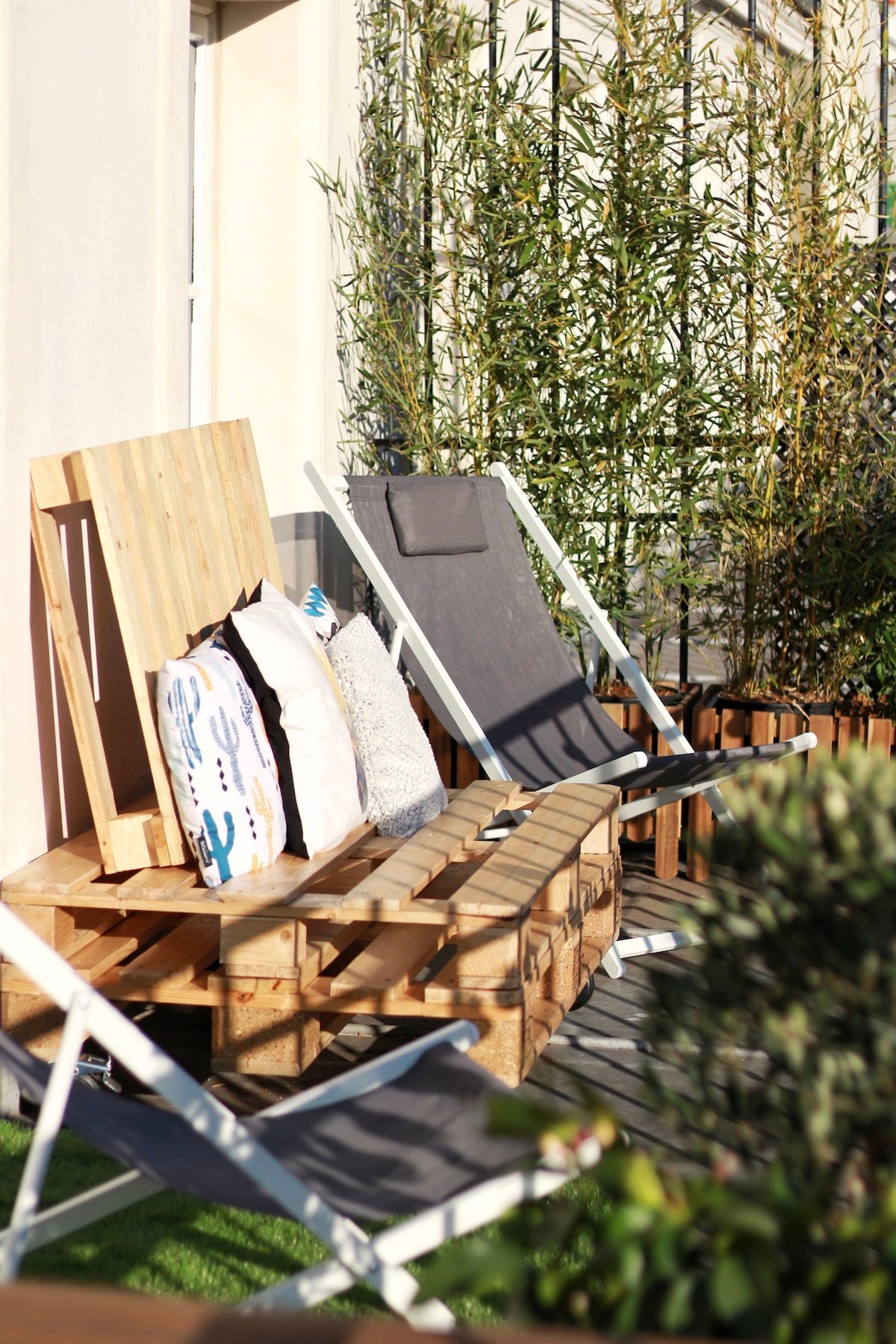 terrasse canapé extérieur palettes en bois coussin