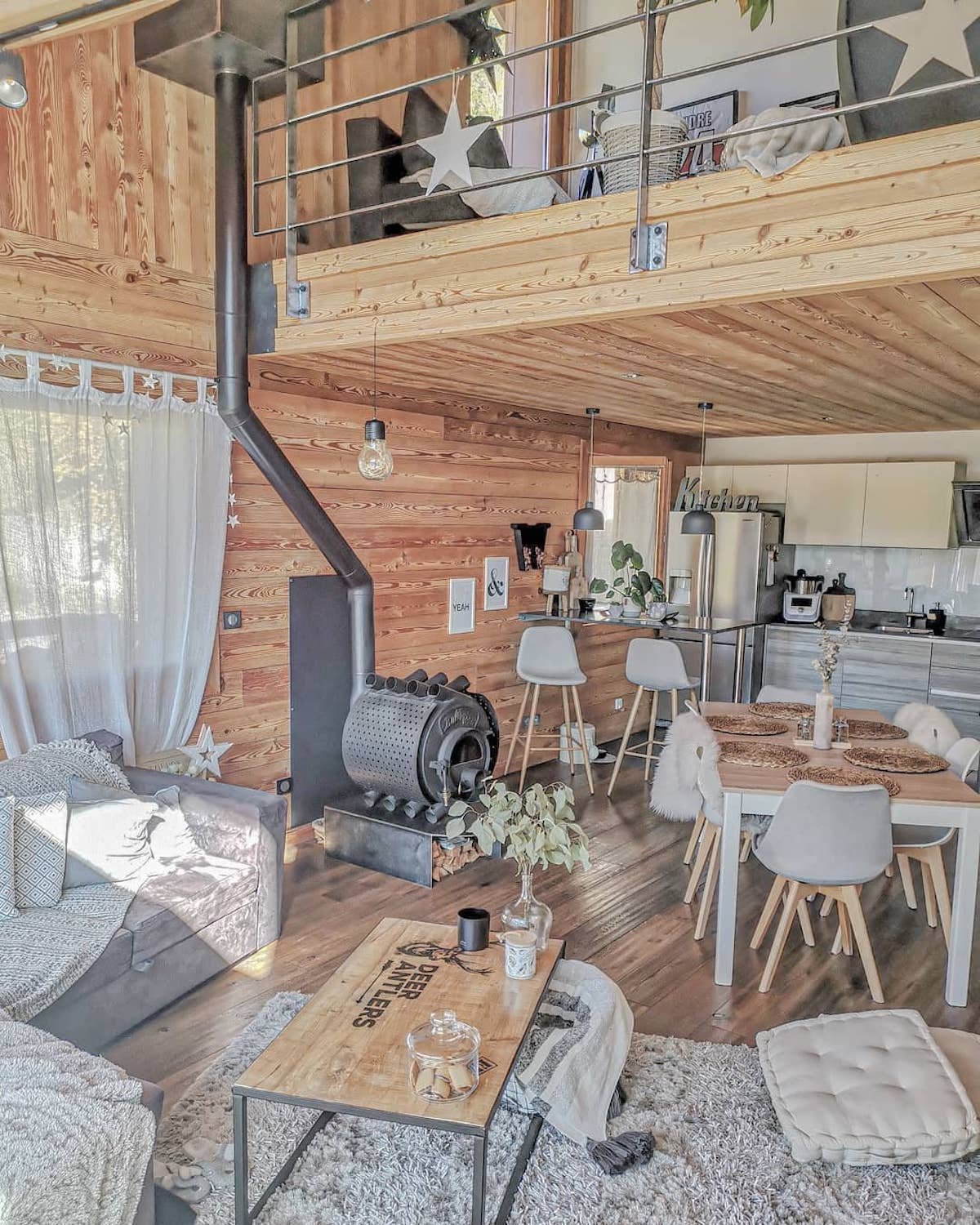 Déco by Paolina chalet style montagne bois salon séjour cuisine ouverte