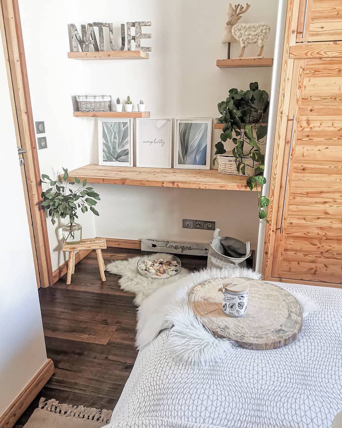 Déco by Paolina chambre d ami coin bureau plaid fourrure 