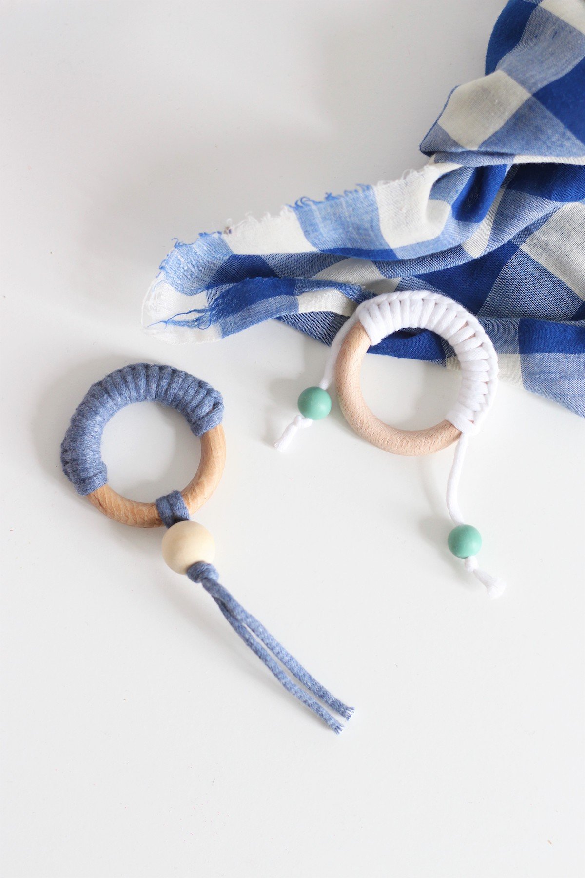 comment faire cadeau naissance soit-même montessori hochet diy anneau bois