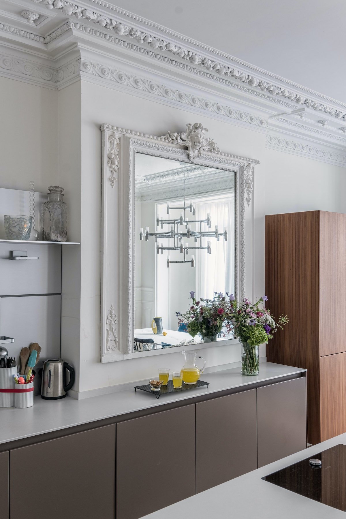 cuisine parisienne appartement haussmanien - blog déco - clem around the corner