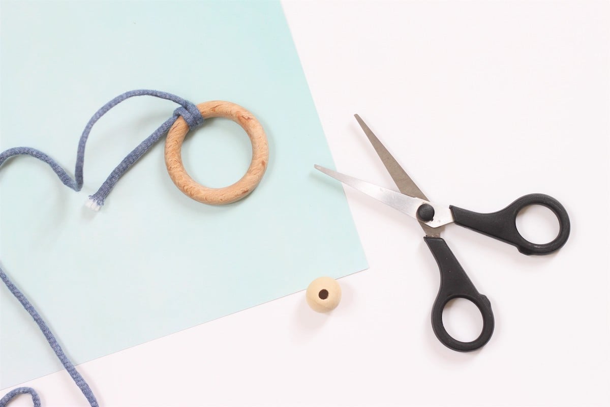 idée cadeau baby shower fait-main hochet bébé en bois anneau dentition Montessori