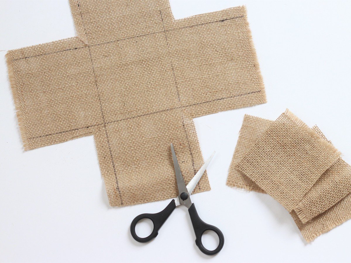 idée décoration activité bricolage enfant sans couture tissu ciseaux feutre sharpie