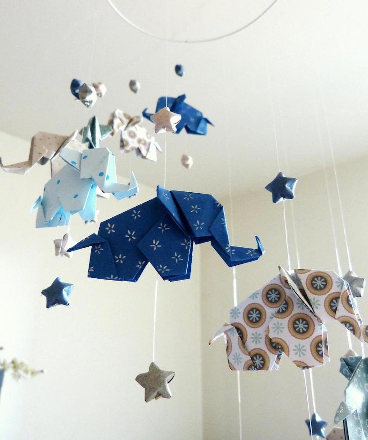 mobile bébé origami éléphants bleu motifs chambre nourrisson - blog - clemaroundthecorner