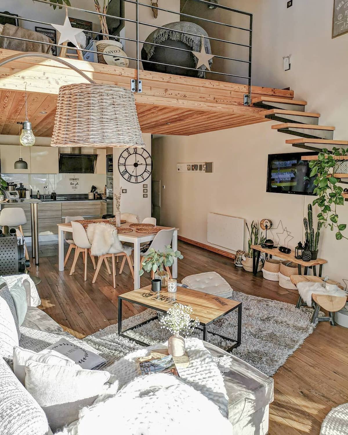 séjour salon lumineux déco style montagne tendance cuisine ouverte