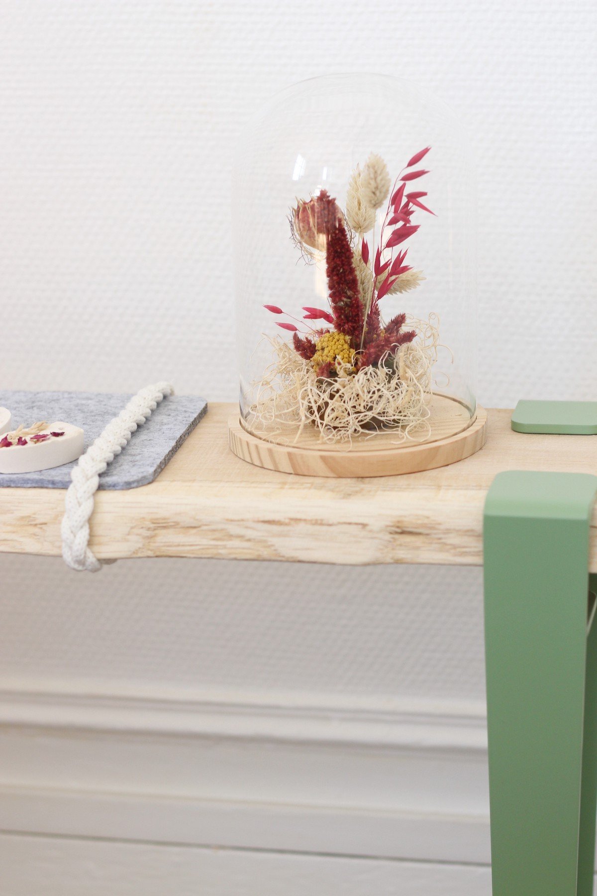 banc d'entrée DIY bois vitrine fleur séchée création déco - blog clem around the corner