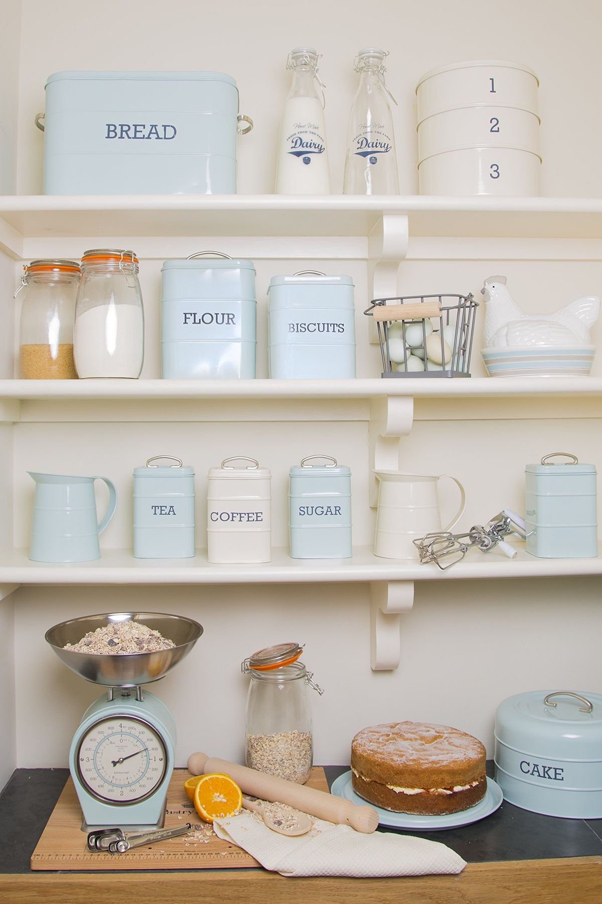 blog déco idée rangement boite biscuit retro balance bocal bleu ciel blanc